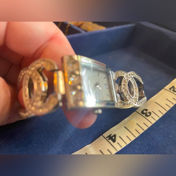 aMaZiNg ! Vintage Crystal Watch 🩷! - Picture 7 of 7